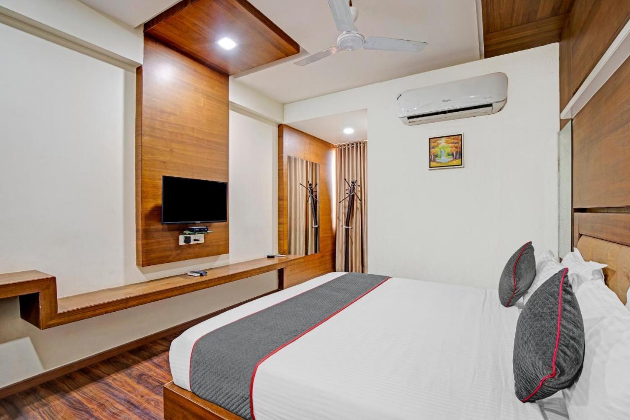 Hotel Navjivan Himatnagar ภายนอก รูปภาพ