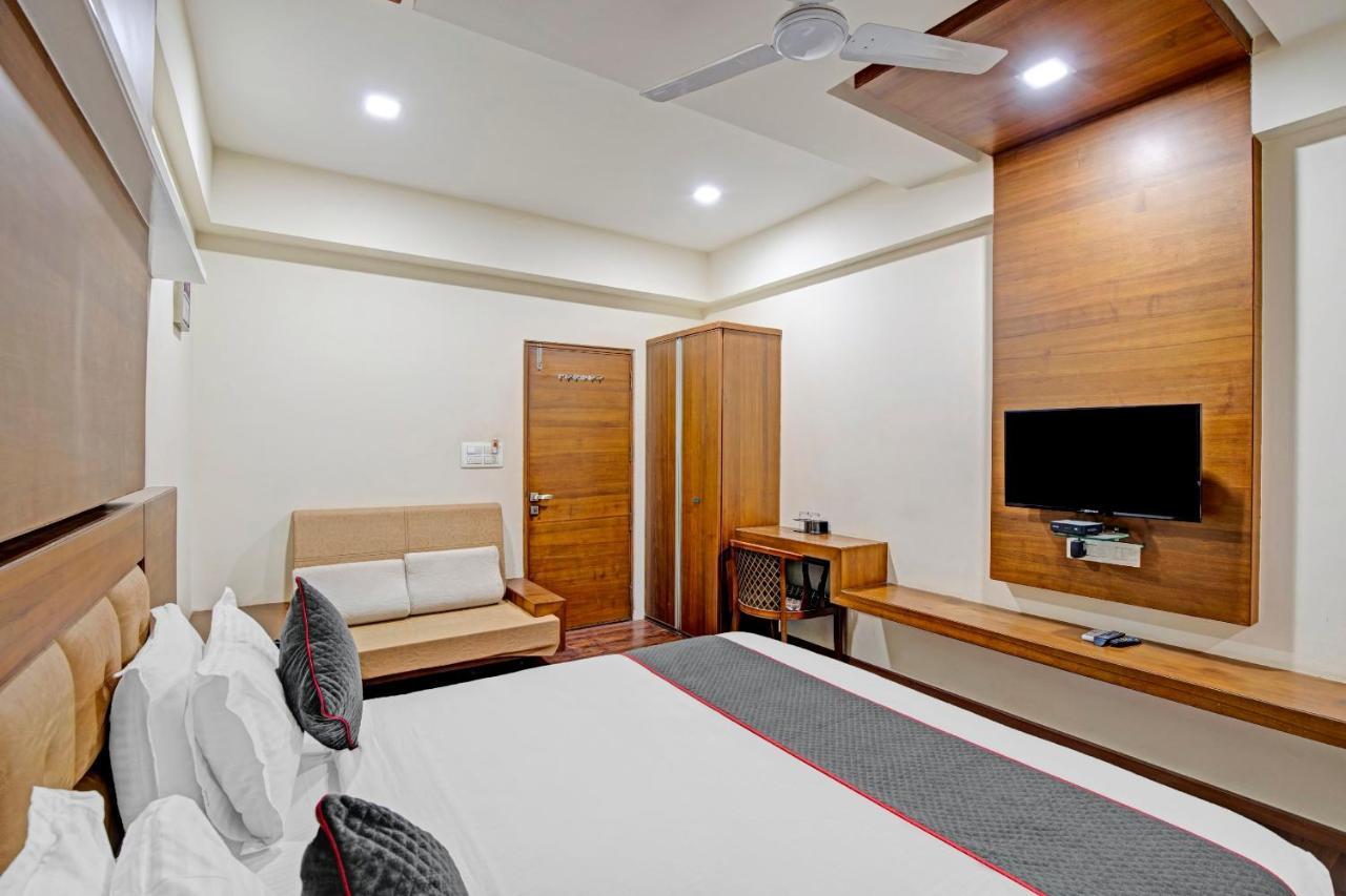 Hotel Navjivan Himatnagar ภายนอก รูปภาพ