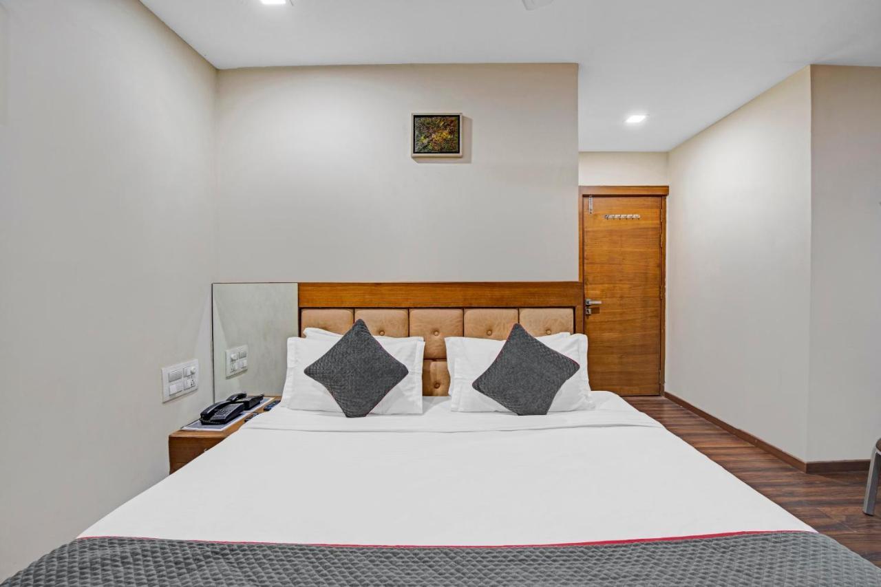 Hotel Navjivan Himatnagar ภายนอก รูปภาพ